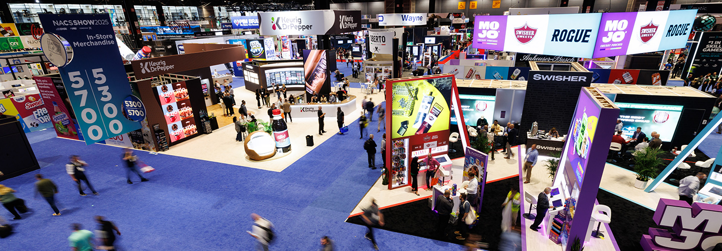 expo-floor-with-aisle-sign